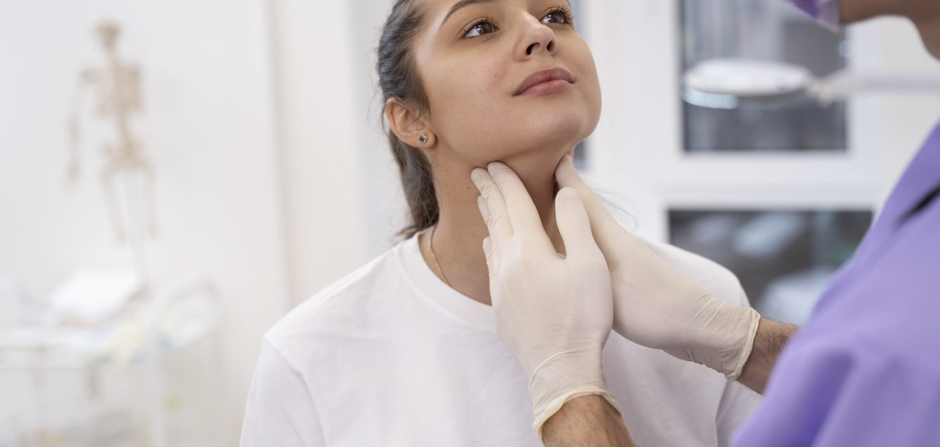 Examen de la tiroides para el diagnóstico de trastornos endocrinos.
