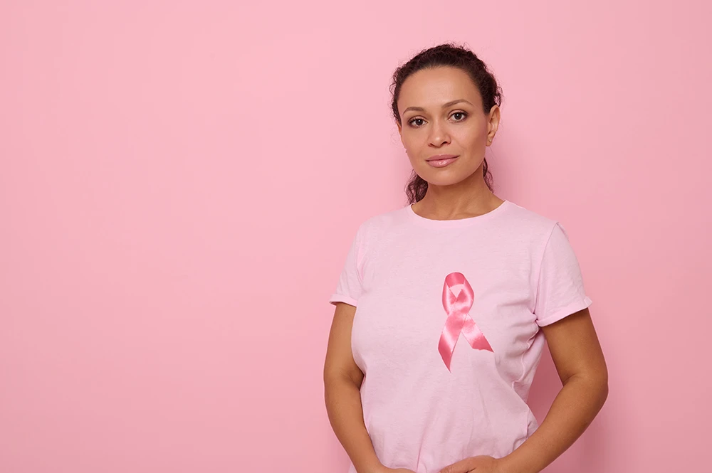Camiseta con logotipo de superviviente de cáncer de mama Descubriendo el cáncer